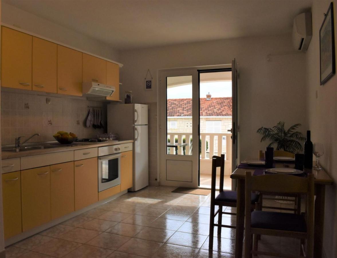 Villa Franka Bol Exteriör bild