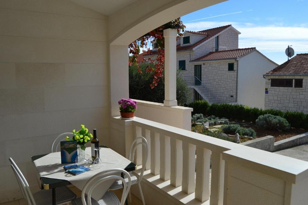 Villa Franka Bol Exteriör bild